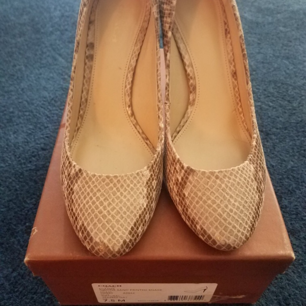 Heels - Picture 3 of 3